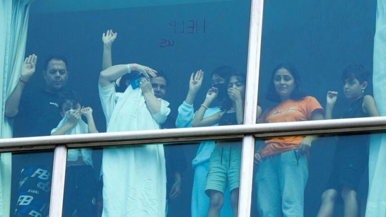 La política migratoria de Trump: ¿Cuál es la historia de las chicas detrás de la ventana en Panamá?