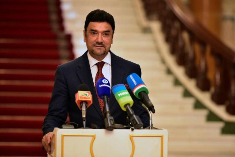 Tim Burchett invita al embajador de Afganistán en Tayikistán a EE. UU.