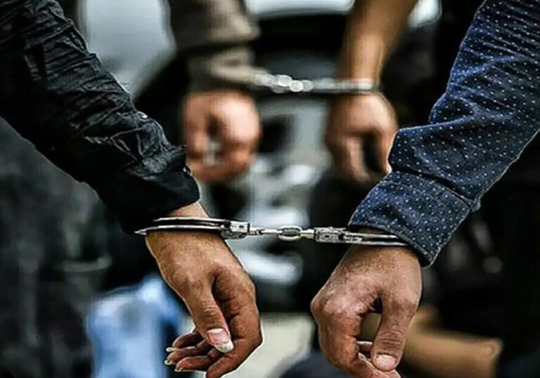 Escenificación de tortura para extorsión; la policía de Irán arresta a 32 ciudadanos afganos
