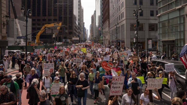 Protestas masivas en Estados Unidos; manifestantes exigen la destitución de Trump