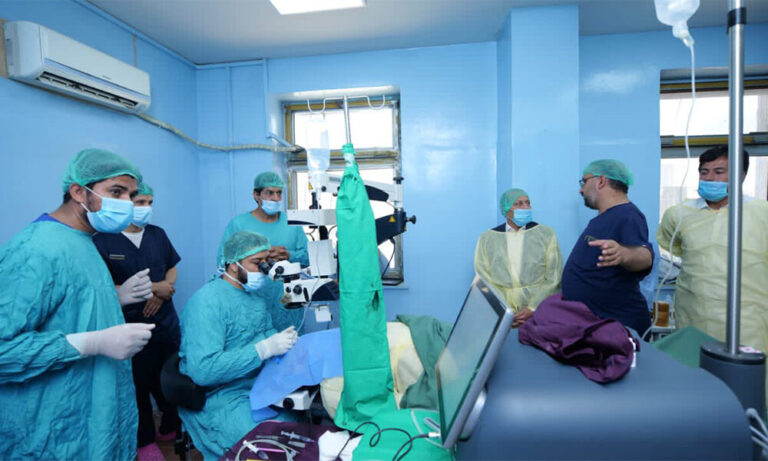 Funcionario del Ministerio del Interior de Irán: Al menos dos mil médicos afganos han emigrado a Irán
