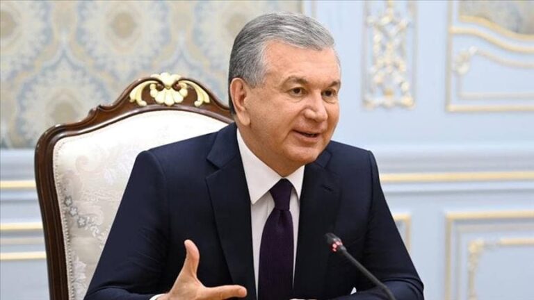 Presidente de Uzbekistán: El gobierno anterior de Afganistán no pudo mantener el poder defendiendo a los talibanes