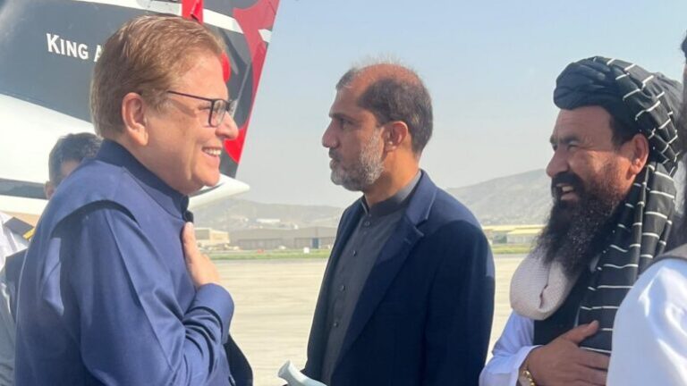 Viaje del representante especial de Pakistán a Kabul; Talibanes: discutiremos la resolución de disputas