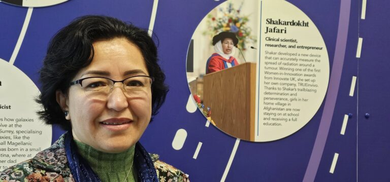 Universidad en el Reino Unido incluye a Shakardokht Jafari entre las mujeres inspiradoras para las futuras generaciones