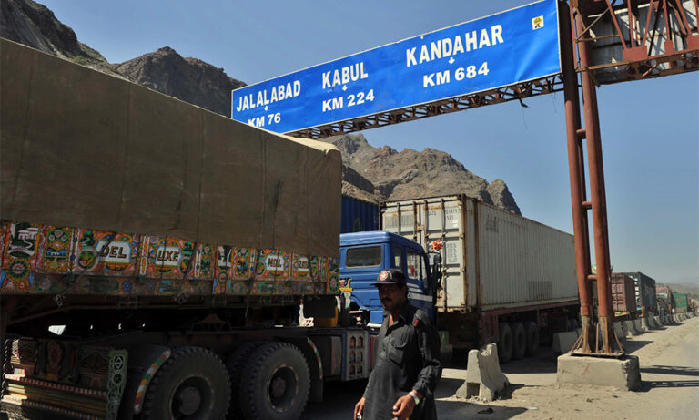 Pakistán eliminará el impuesto del 10% sobre algunos productos de exportación de Afganistán