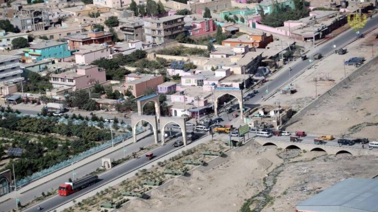 Los talibanes castigan públicamente a cinco personas, incluida una mujer, en la provincia de Ghazni