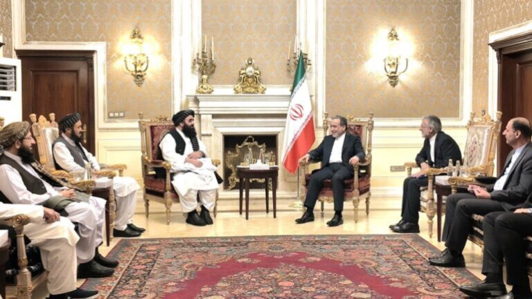 Muttaqi a Araghchi: Se debe respetar la dignidad de los migrantes afganos