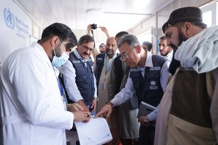 OMS: Los repatriados desde Pakistán enfrentan riesgos de brotes de enfermedades