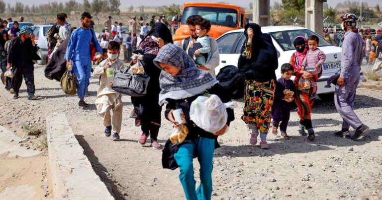 Preocupación de las mujeres por la expulsión masiva de migrantes: cinco mil niños han sido separados de sus familias