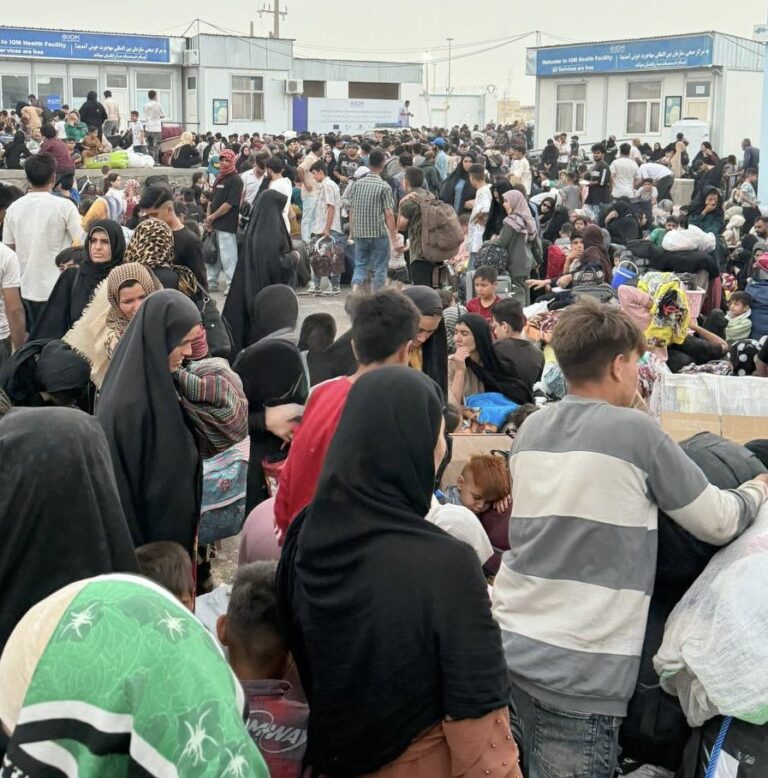 UNAMA: Con la expulsión de migrantes desde Irán, empleados del antiguo gobierno de Afganistán enfrentan riesgo de represalias