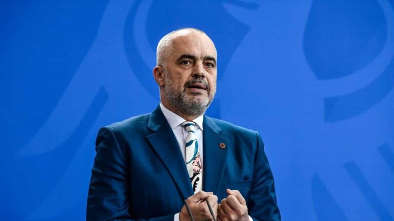 El primer ministro de Albania en apoyo a las mujeres de Afganistán: «El mal puede ser vencido, si no perdemos la esperanza»