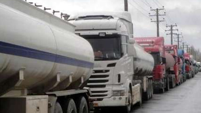 Los talibanes prohíben la importación de gasolina tipo E-80