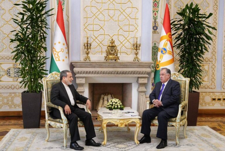Conversación del ministro de Relaciones Exteriores de Irán con el presidente de Tayikistán sobre los acontecimientos regionales