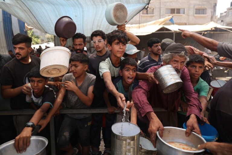 15 palestinos mueren por hambre en un solo día en la Franja de Gaza