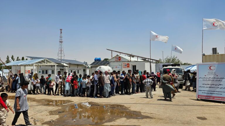 Organización Internacional para las Migraciones: En dos años, más de cuatro millones de migrantes han regresado a Afganistán