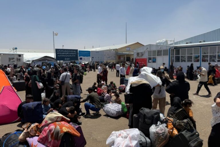 Afirmación de los talibanes: más de 300 mil migrantes han ingresado a Afganistán desde Irán en 12 días