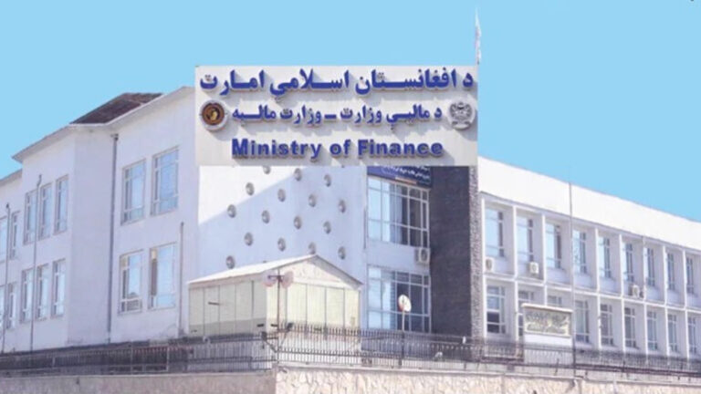El Ministerio de Finanzas de los talibanes extiende el proceso de registro de vehículos sin documentación